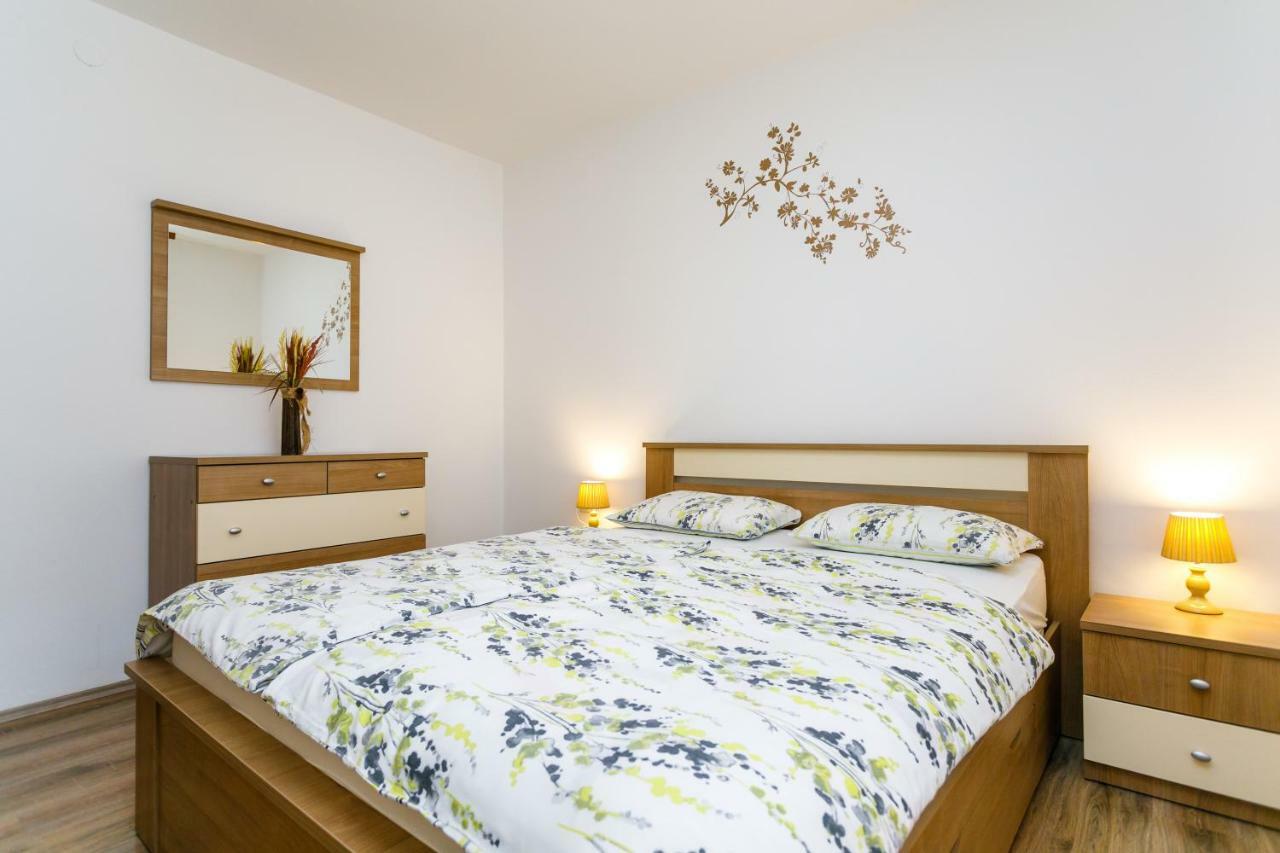 Holiday House Snjezana Krk Town Luaran gambar