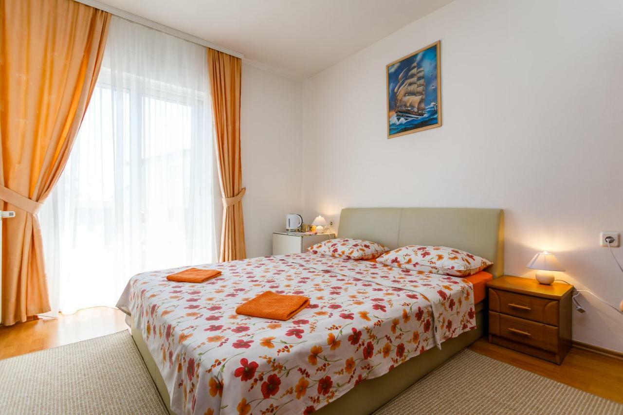Holiday House Snjezana Krk Town Luaran gambar
