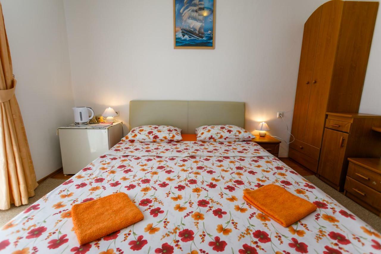 Holiday House Snjezana Krk Town Luaran gambar